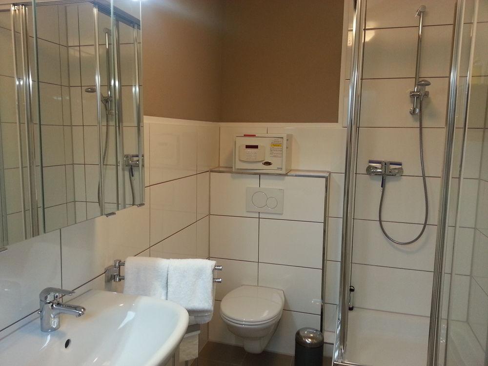 Budapester Hof Gaestehaus Hamburg-Harburg Exteriör bild